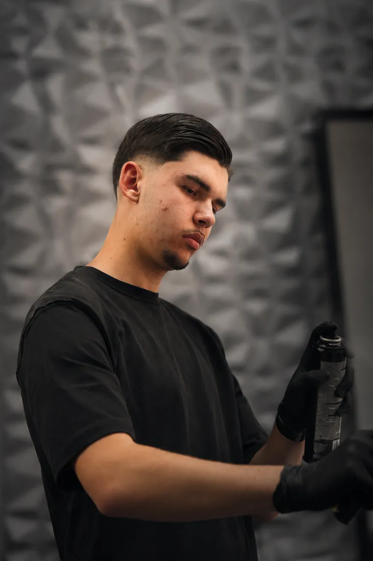 Deuxième barbier de FLP Barber Concept, spécialiste du dégradé